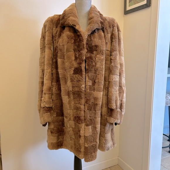 Jackets & Blazers - Vintage 1940’s rabbit fur coat - feminine cut and design